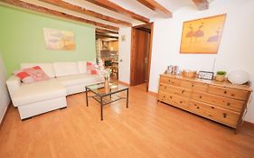 Rustic Poble Sec Apartment